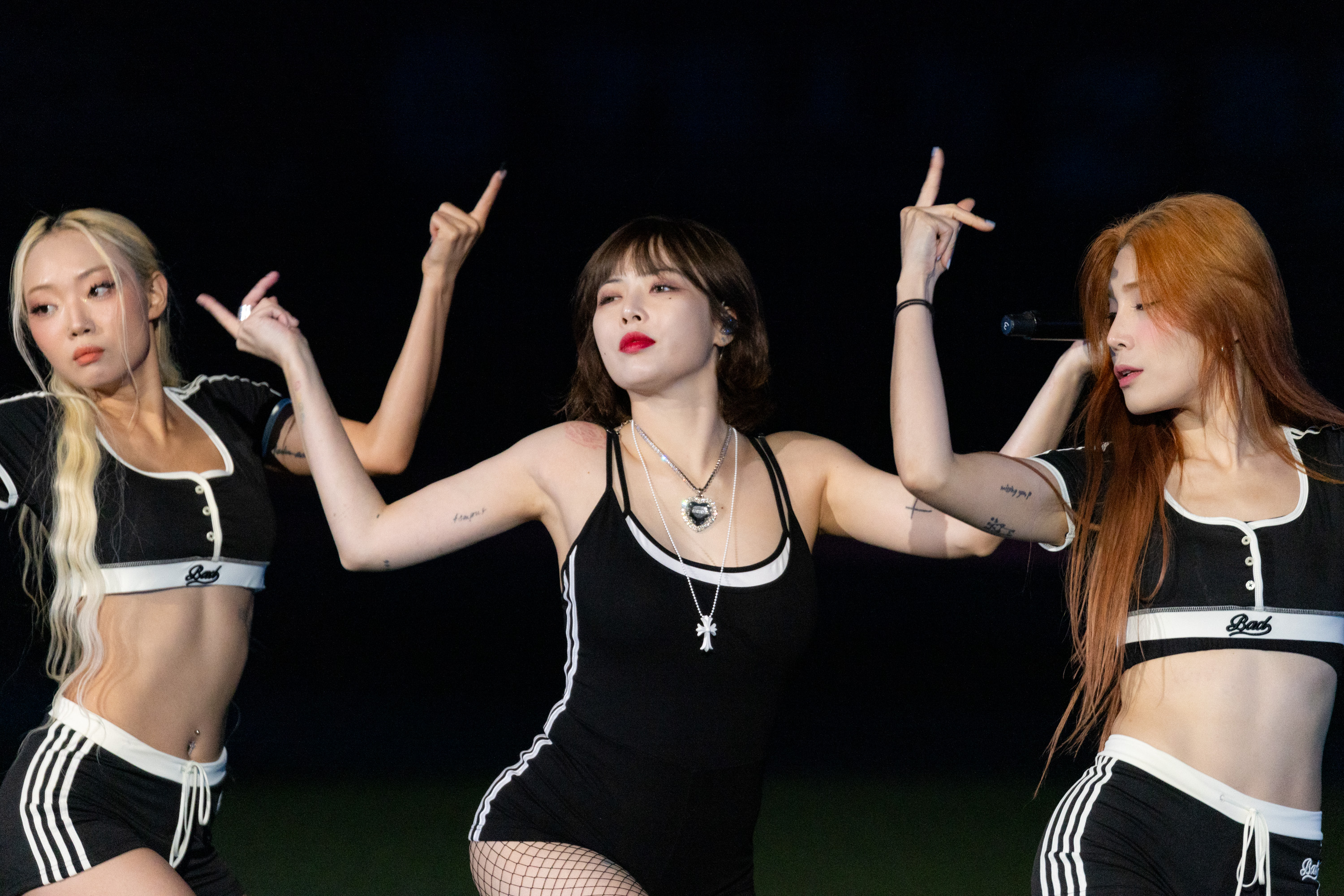 韓星泫雅今（3日）在中信兄弟K歌主題日壓軸登場，火辣連身高叉泳裝唱跳五首快歌破除懷孕傳聞。