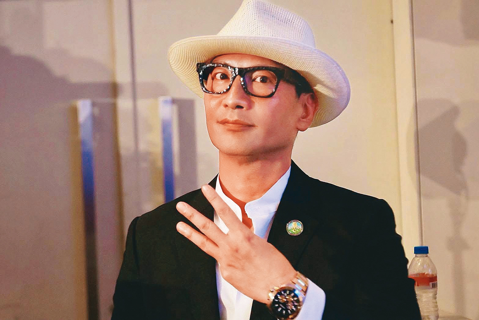 高山峰選擇耐心陪伴孩子接受治療,並透過運動與日常教育,教孩子學會保護自己。(翻攝自高山峰臉書)