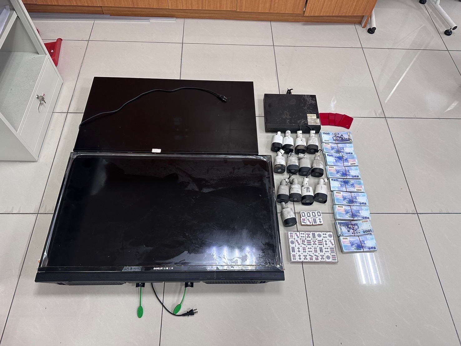 警方查扣的賭具。（警方提供）