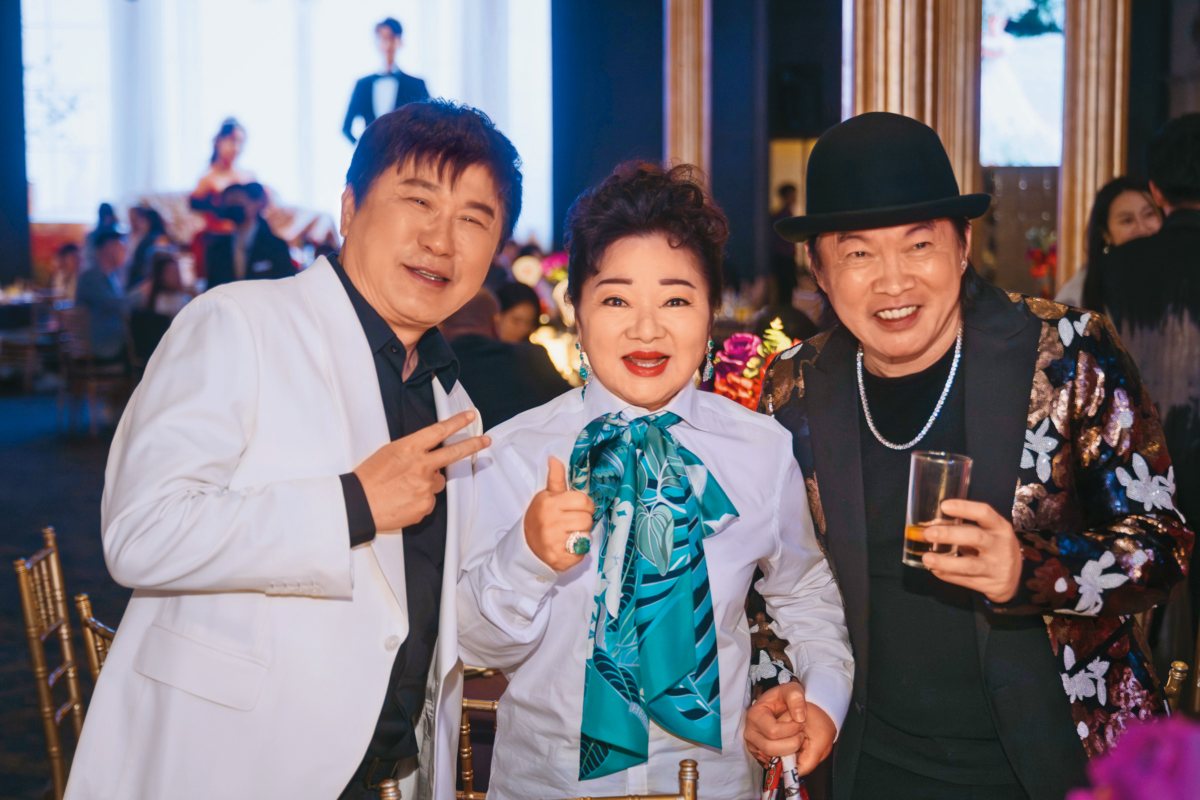 胡瓜（左起）、白冰冰、康康在賴慧如婚宴上破冰合體。（鯊魚婚紗攝影提供）