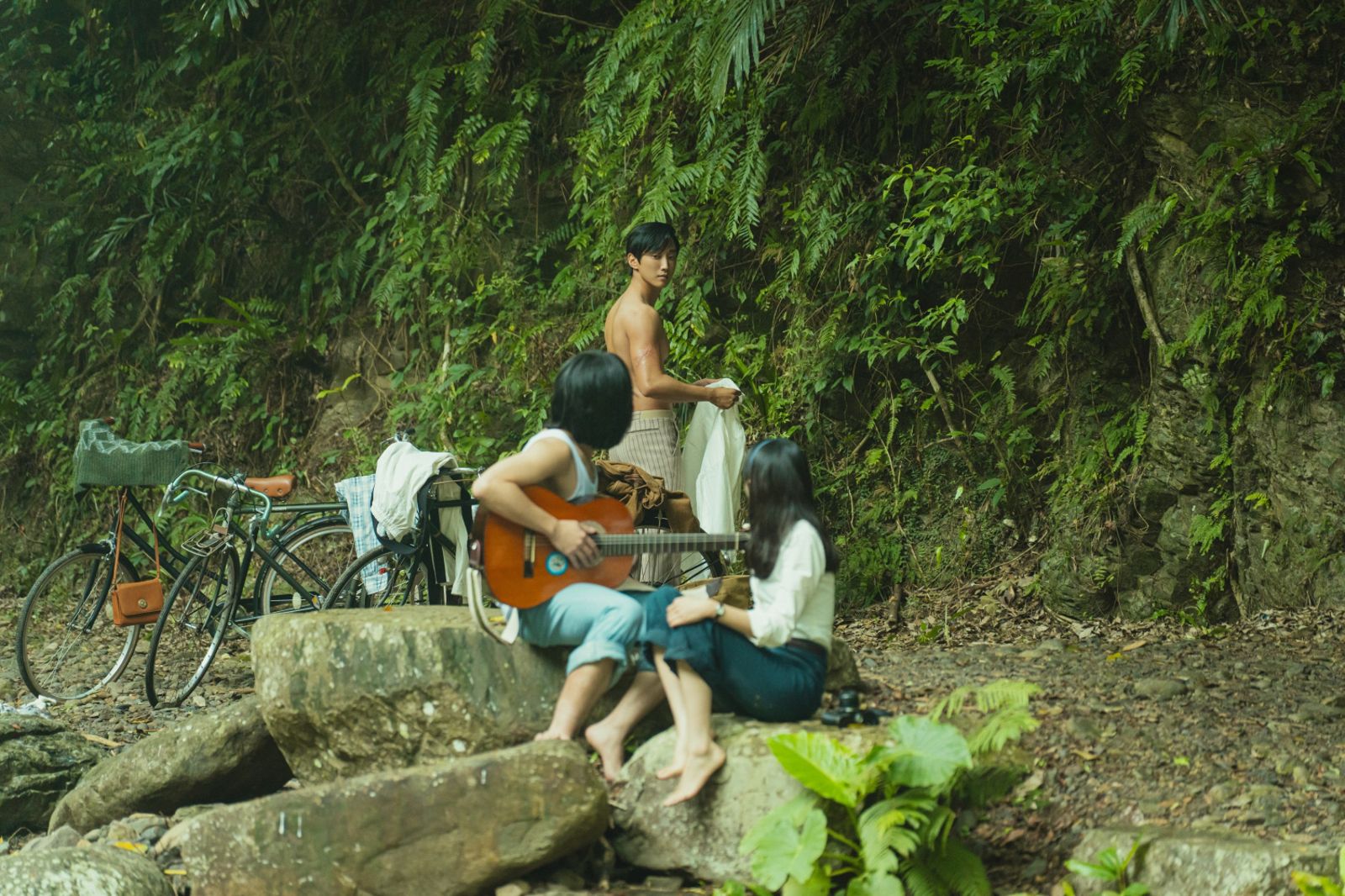 人氣韓星振永抖動大胸肌　李沐視線離不開他