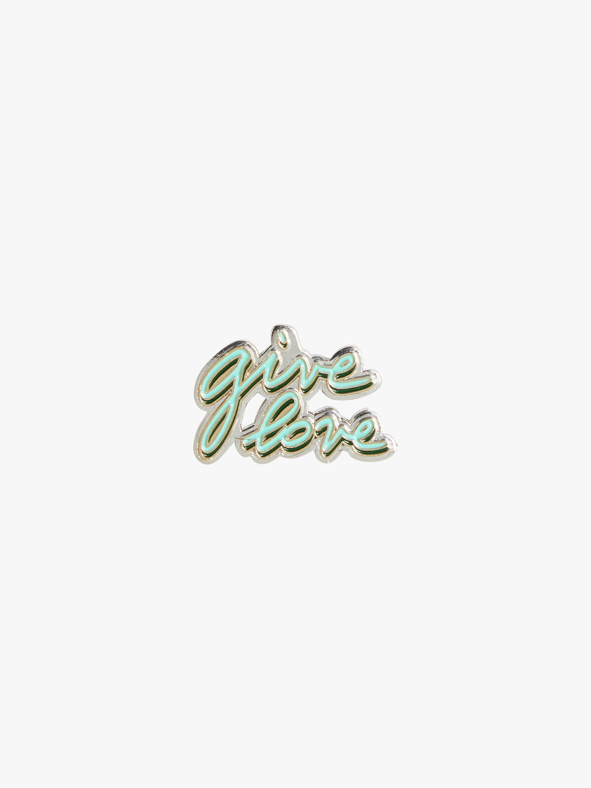 give love 釘釦別針。NT$1,280（agnès b.提供）
