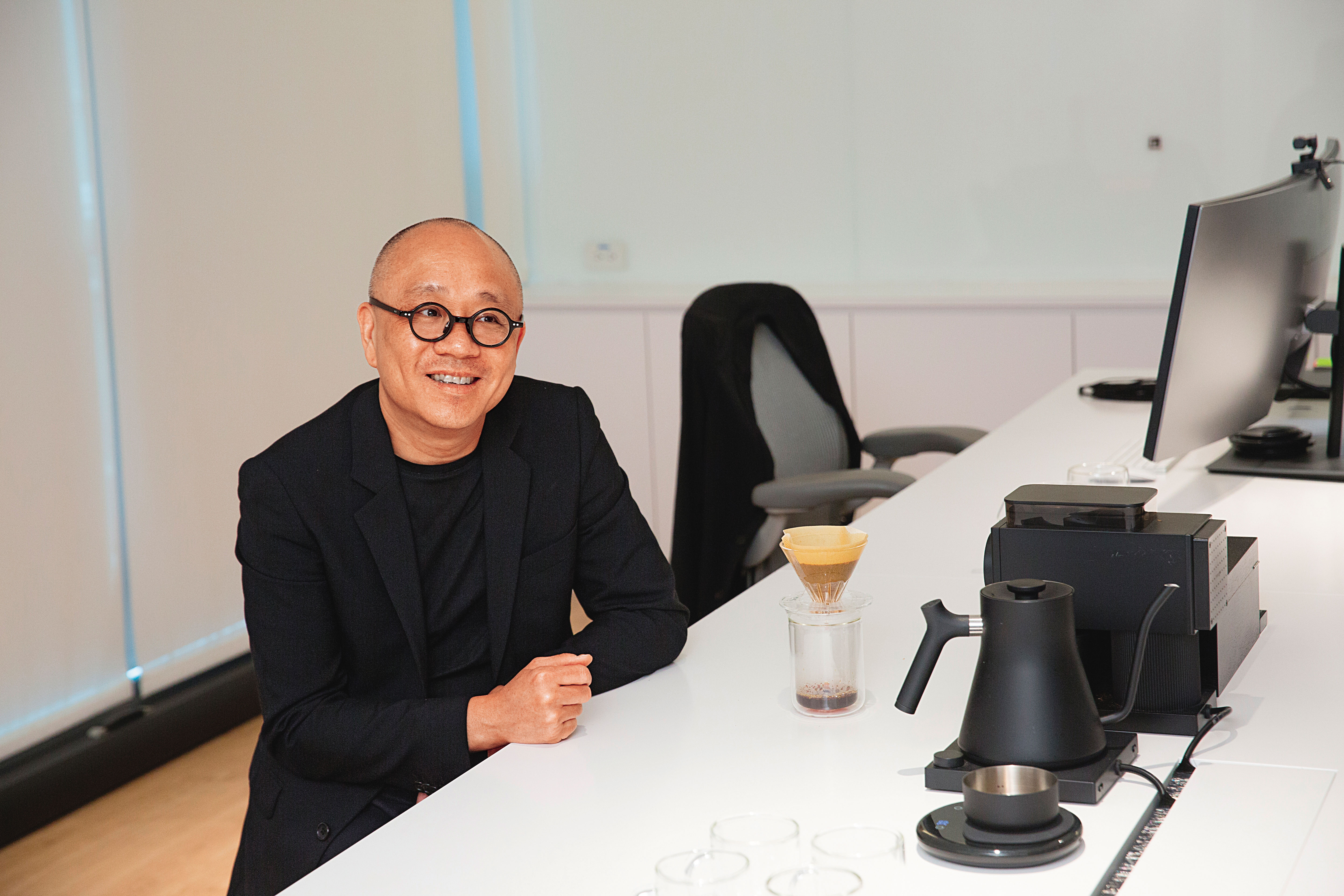 陸學森每天只睡4小時，進公司第一件事花20分鐘手沖咖啡醒腦。