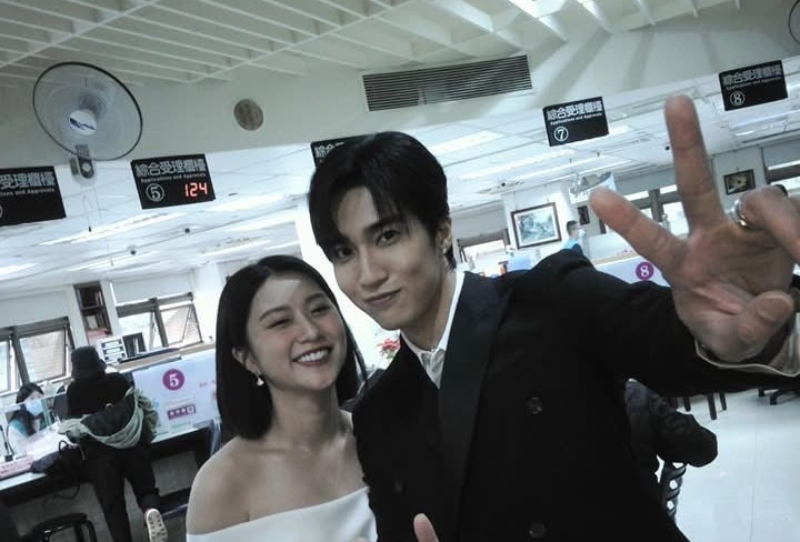 婁峻碩近期與已懷孕三個月的老婆焦凡凡頻頻公開放閃示愛。（翻攝自婁峻碩臉書）