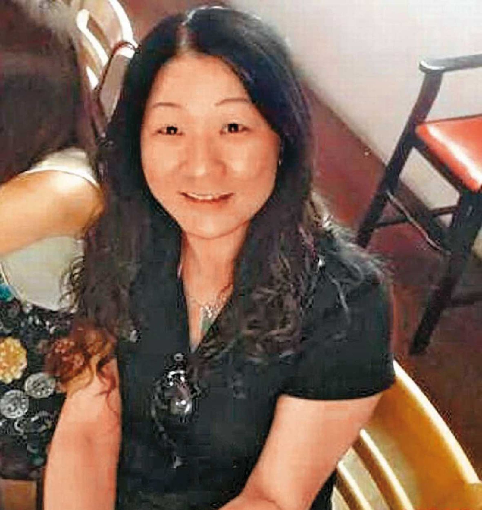華盛營造主管蘇曉貞（圖）因承包的台鐵工程延宕，竟教唆他人擄走女官員拍裸照恐嚇，遭判刑入獄。（翻攝蘇曉貞臉書）