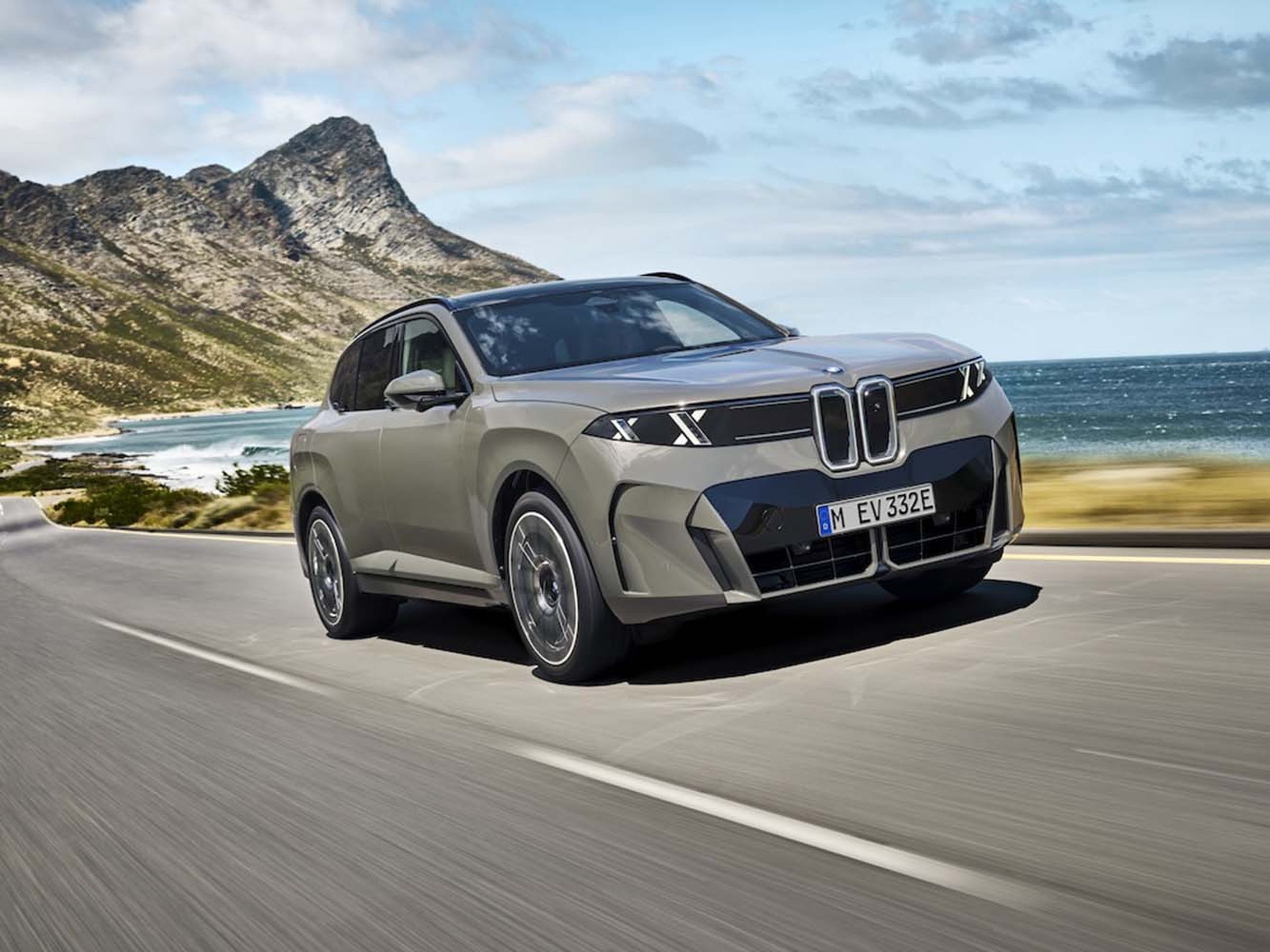 BMW 目前尚未公布單馬達後驅版本，但若比照 iX3 的產品規劃，未來不排除推出更親民、續航更長的入門車型，以擴大純電 X5 的市場覆蓋率。