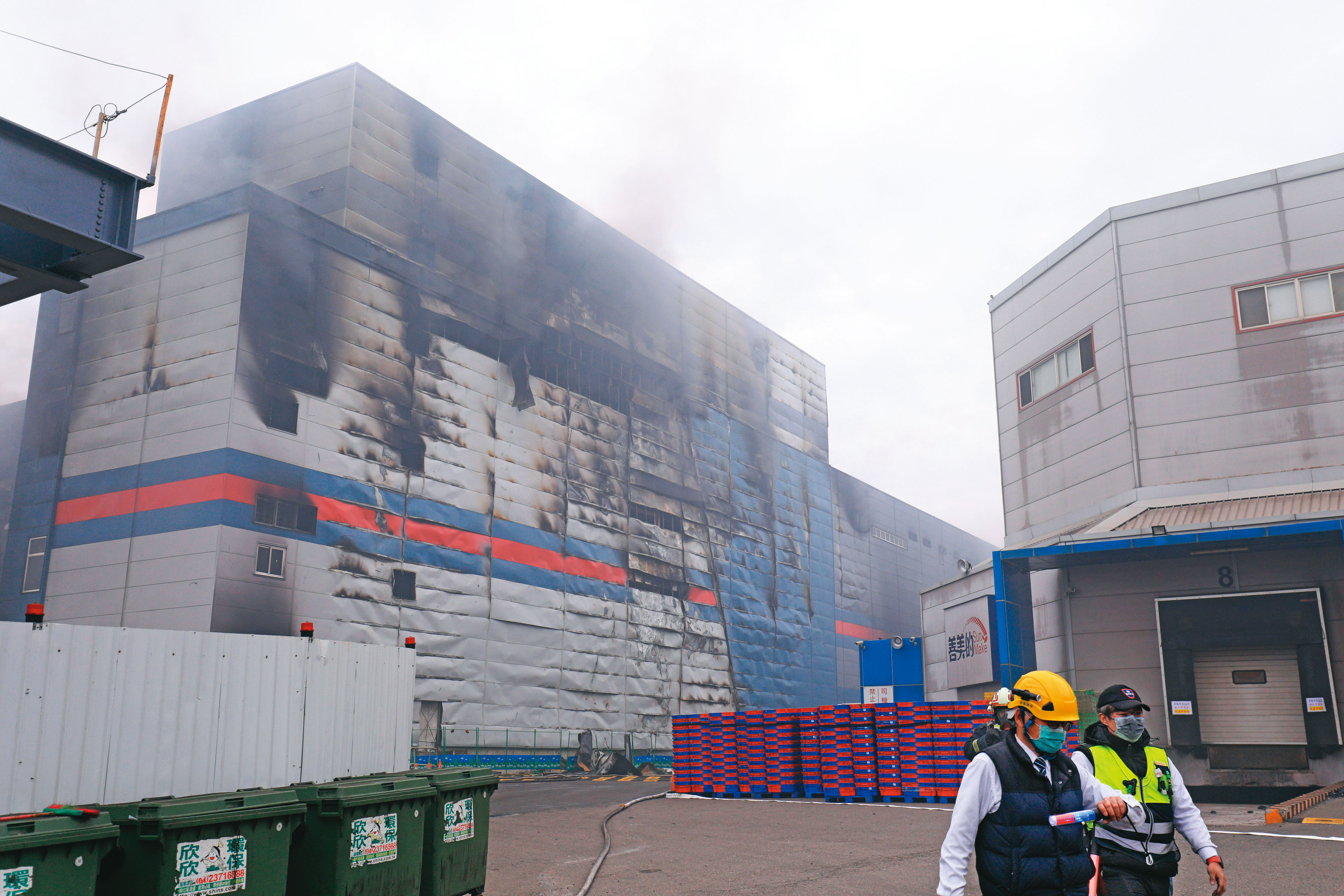 去年12月「全聯大肚生鮮二廠」發生重大火災事故,造成9名現場施工人員逃生不及不幸罹難。(台中市消防局提供)