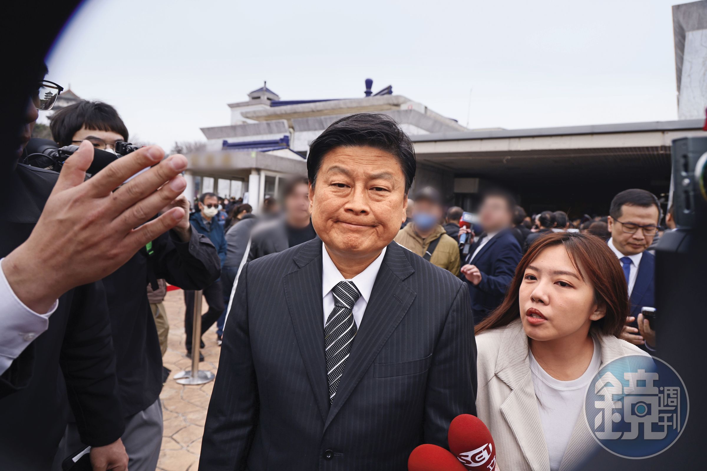 「花蓮王」傅崐萁官司纏身,調查局北機站收到檢舉信,懷疑他和花蓮縣政府高官藉礦稅向業者敲詐,檢方已立案調查。