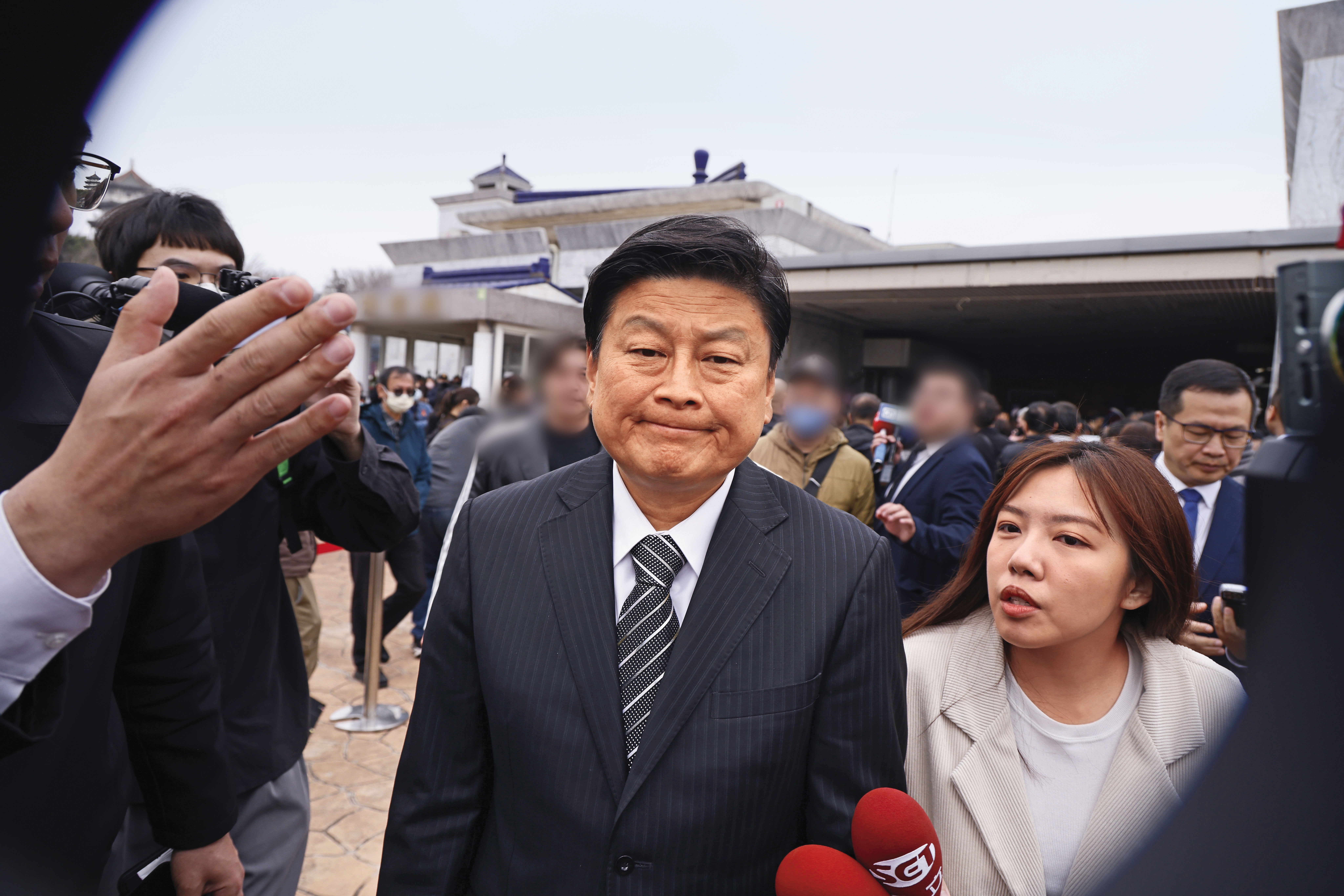 「花蓮王」傅崐萁官司纏身，調查局北機站收到檢舉信，懷疑他和花蓮縣政府高官藉礦稅向業者敲詐，檢方已立案調查。