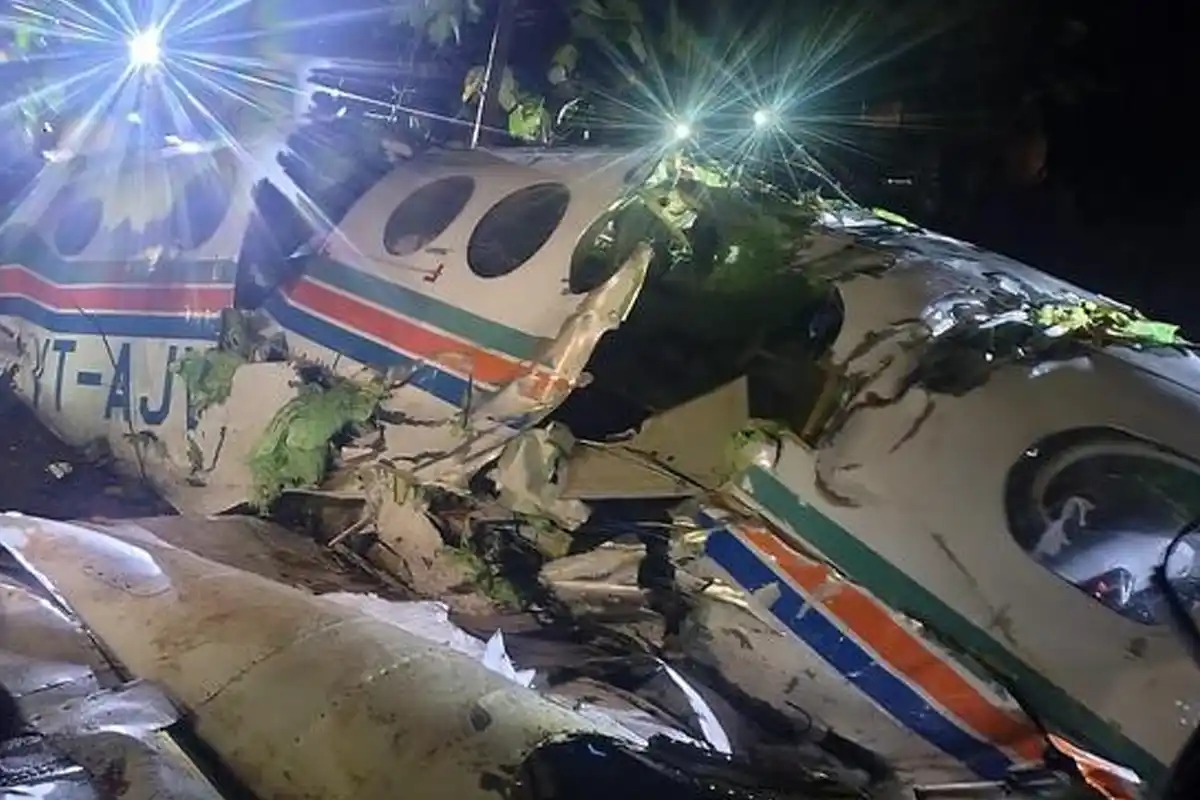 印度賈坎德邦昨晚間發生一起嚴重的醫療專機墜毀事故。（翻攝自Ｘ）