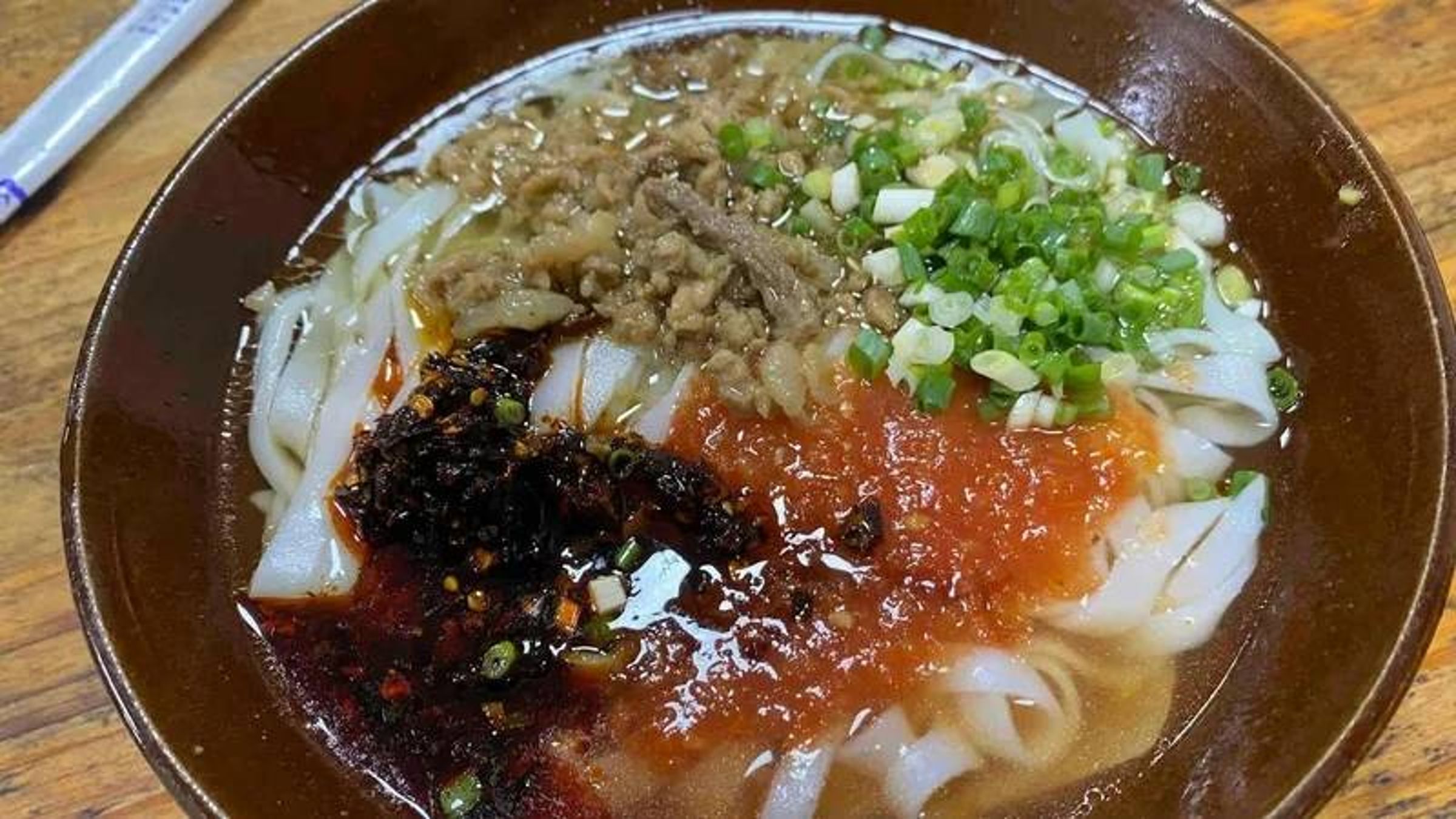 中國貴州省一家殯儀館的米粉爆紅,因不對外販售,許多饕客索性冒充死者家屬,不顧一切要吃到。(翻攝小紅書)