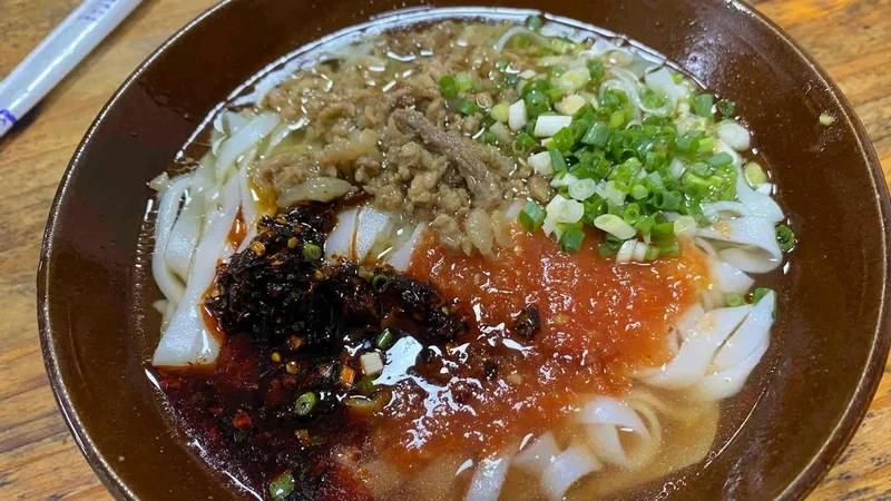 中國貴州省一家殯儀館的米粉爆紅，因不對外販售，許多饕客索性冒充死者家屬，不顧一切要吃到。（翻攝小紅書）