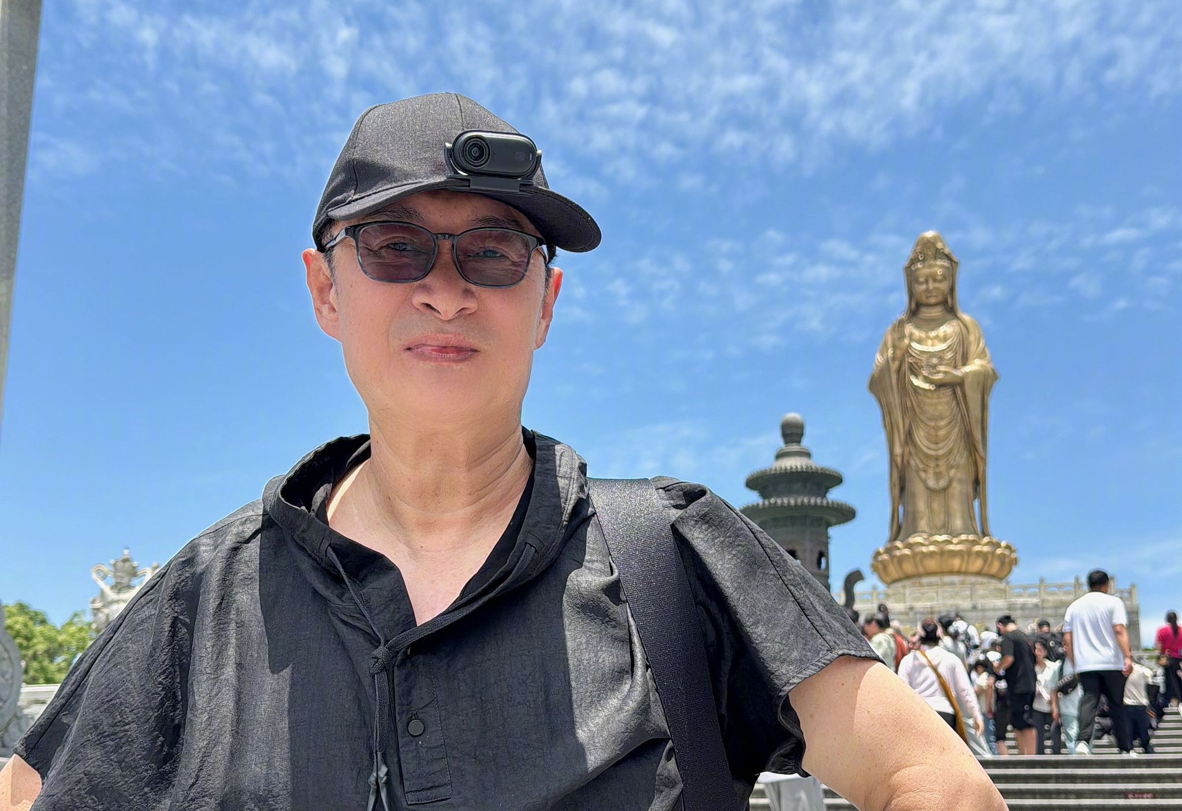 黃安近日參拜菩薩表示,自己沒有所求,就是來結個緣,回去之後好好做人。(翻攝自黃安微博)