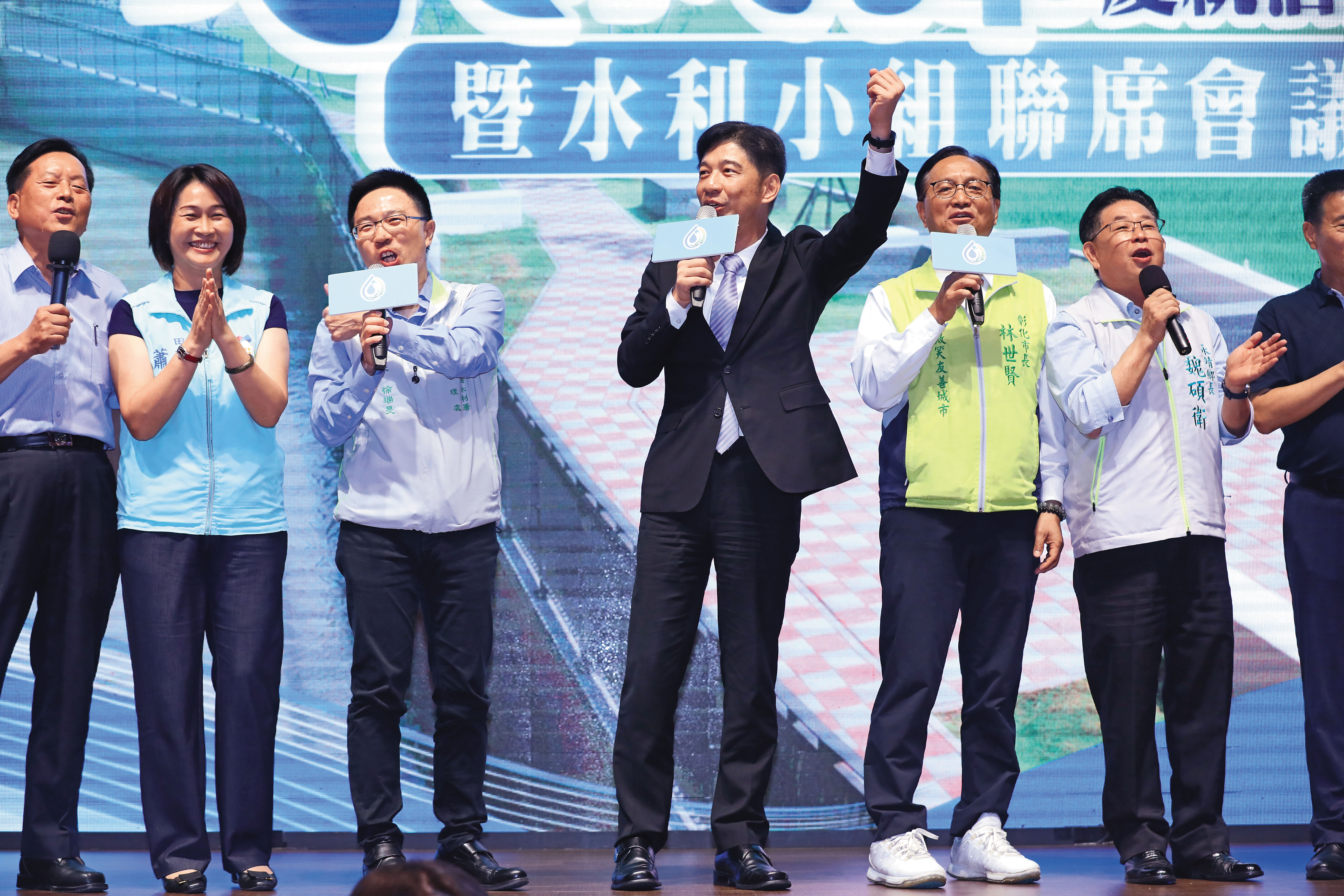 農業部農田水利署署長蔡昇甫（中）親自出席會議，並上台致詞。