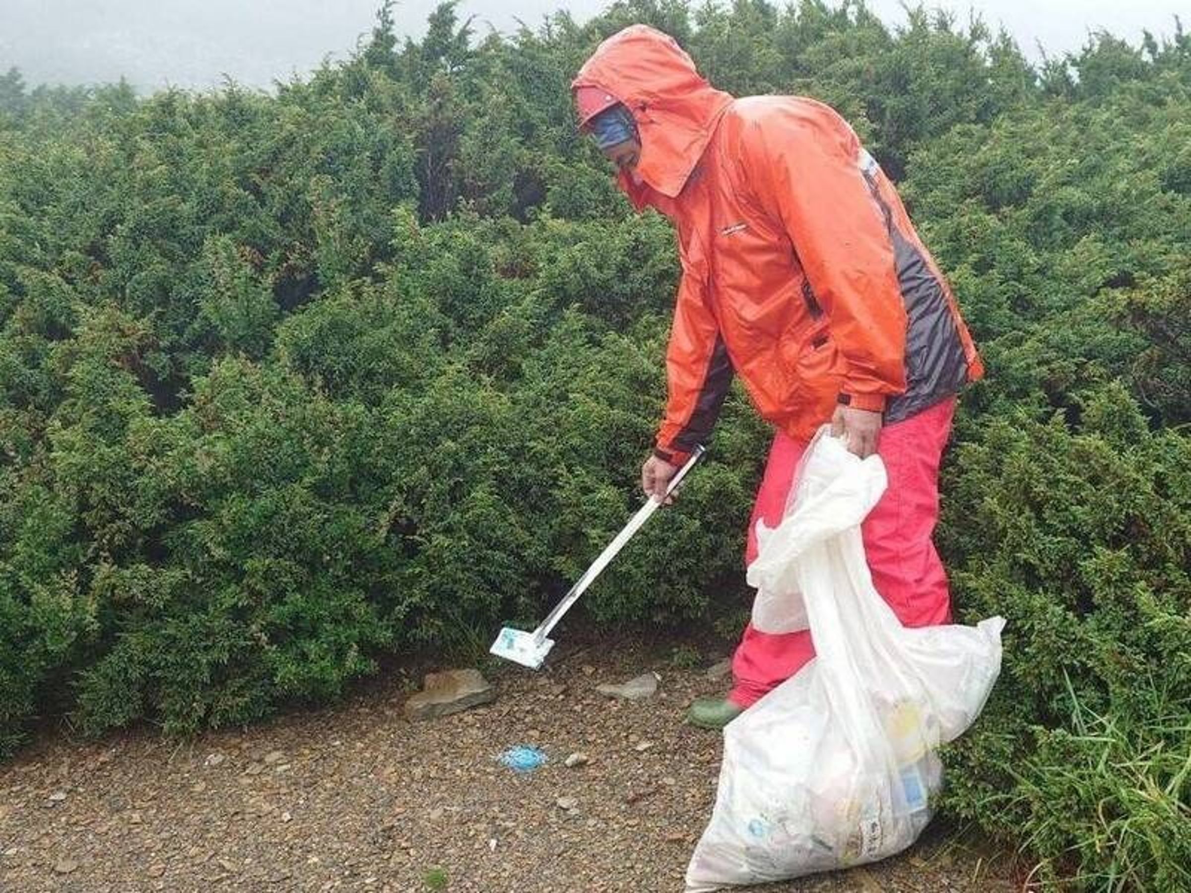 玉管處發起大淨山活動,滿1公斤就可兌換小禮品。(玉管處提供)