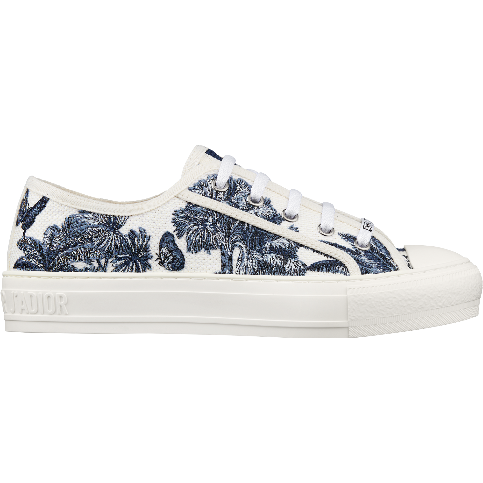 Walk'n' Dior白色與深藍色法式印花圖騰休閒鞋。NT$33,999(迪奧提供)