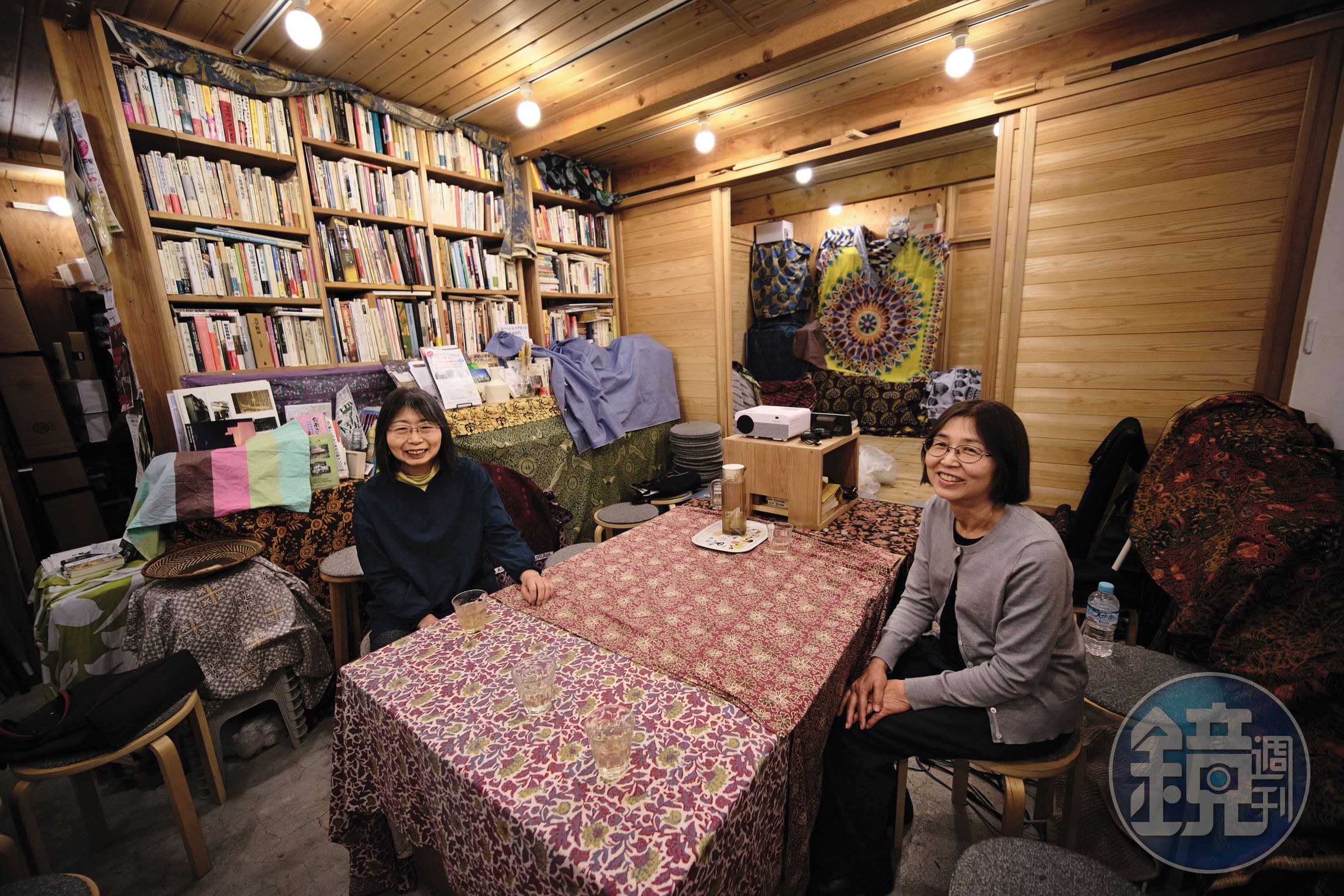 東京市民小林晶子(右)和植松明子(左),籌劃核電影展放映,希望讓社會持續關注核電議題。