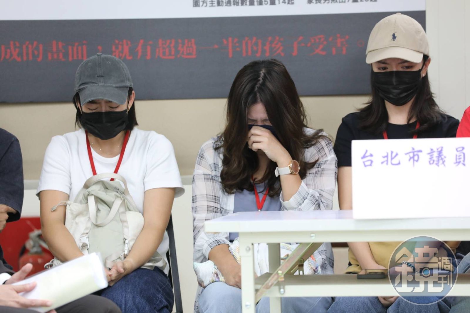 學狗爬、呼巴掌!北市連鎖幼兒園爆集體虐童 家長看畫面痛哭:爸爸媽媽對不起你