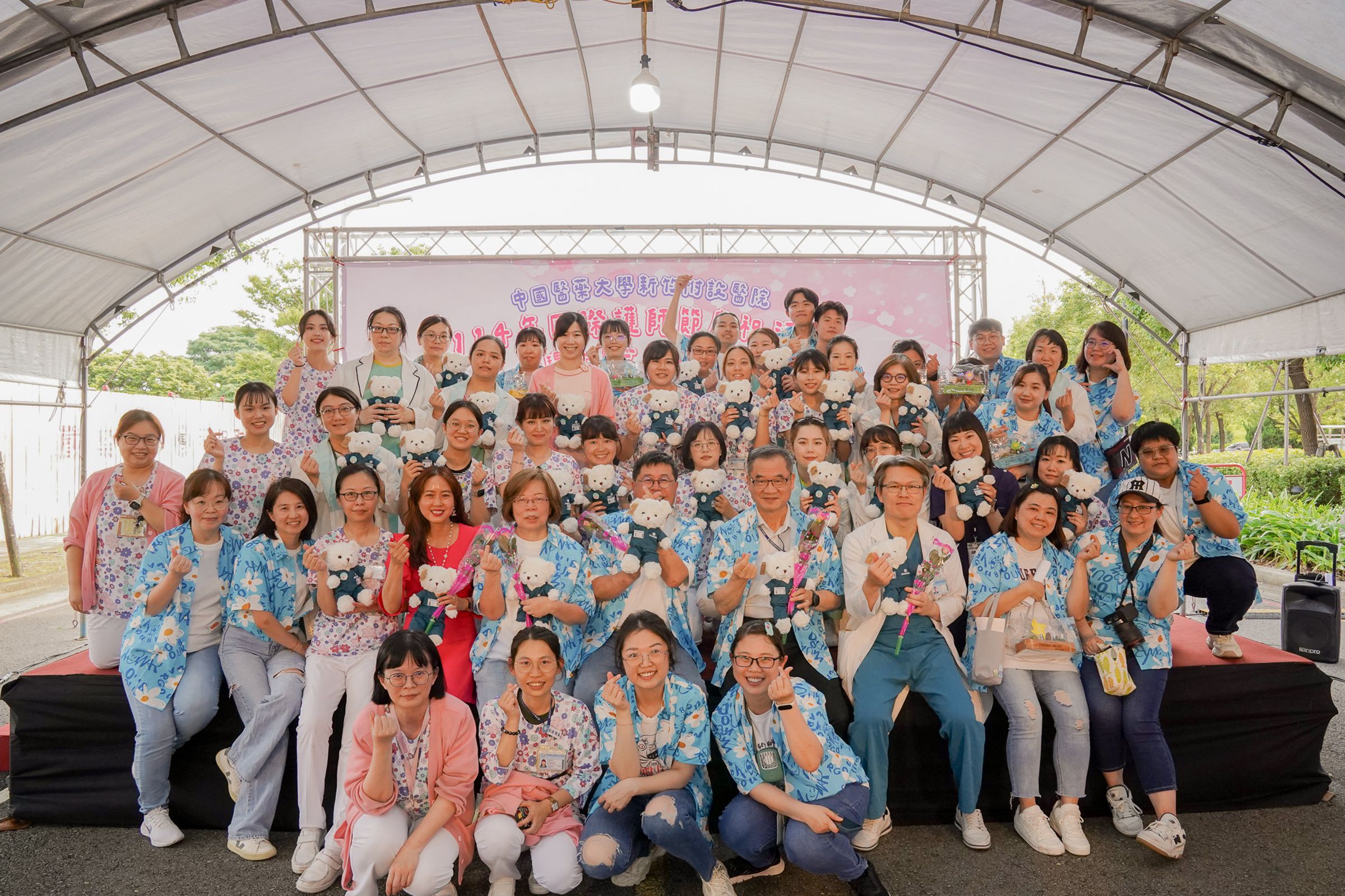 中醫大新竹附醫慶祝國際護師節舉辦派對，為護理師加油打氣。（中醫大新竹附醫提供）