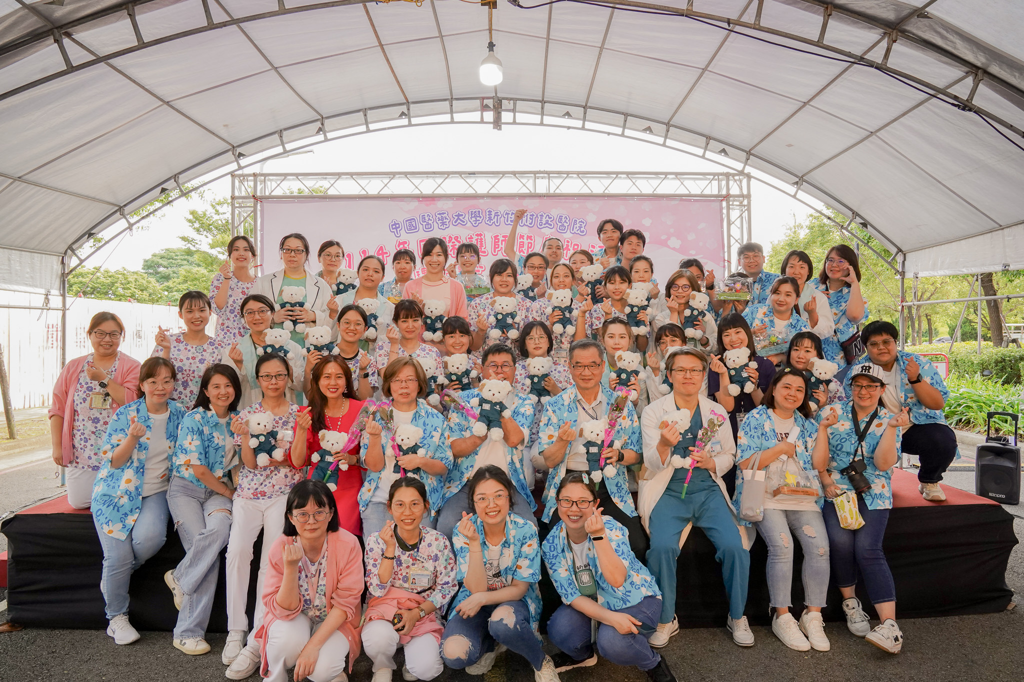 中醫大新竹附醫慶祝國際護師節舉辦派對，為護理師加油打氣。（中醫大新竹附醫提供）