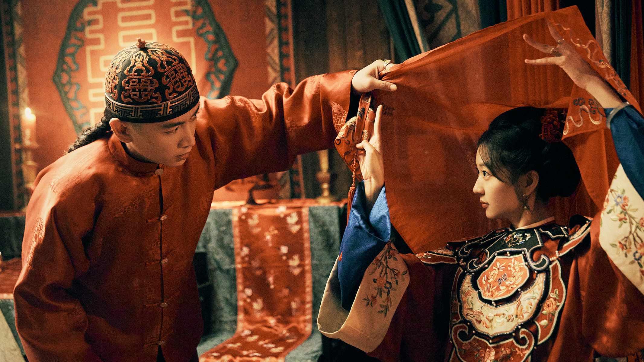 陳曉（左）與孫千在《大生意人》中攜手闖蕩商海，兩人感情戲多以即興方式演出，展現自然火花。（愛爾達電視 提供）