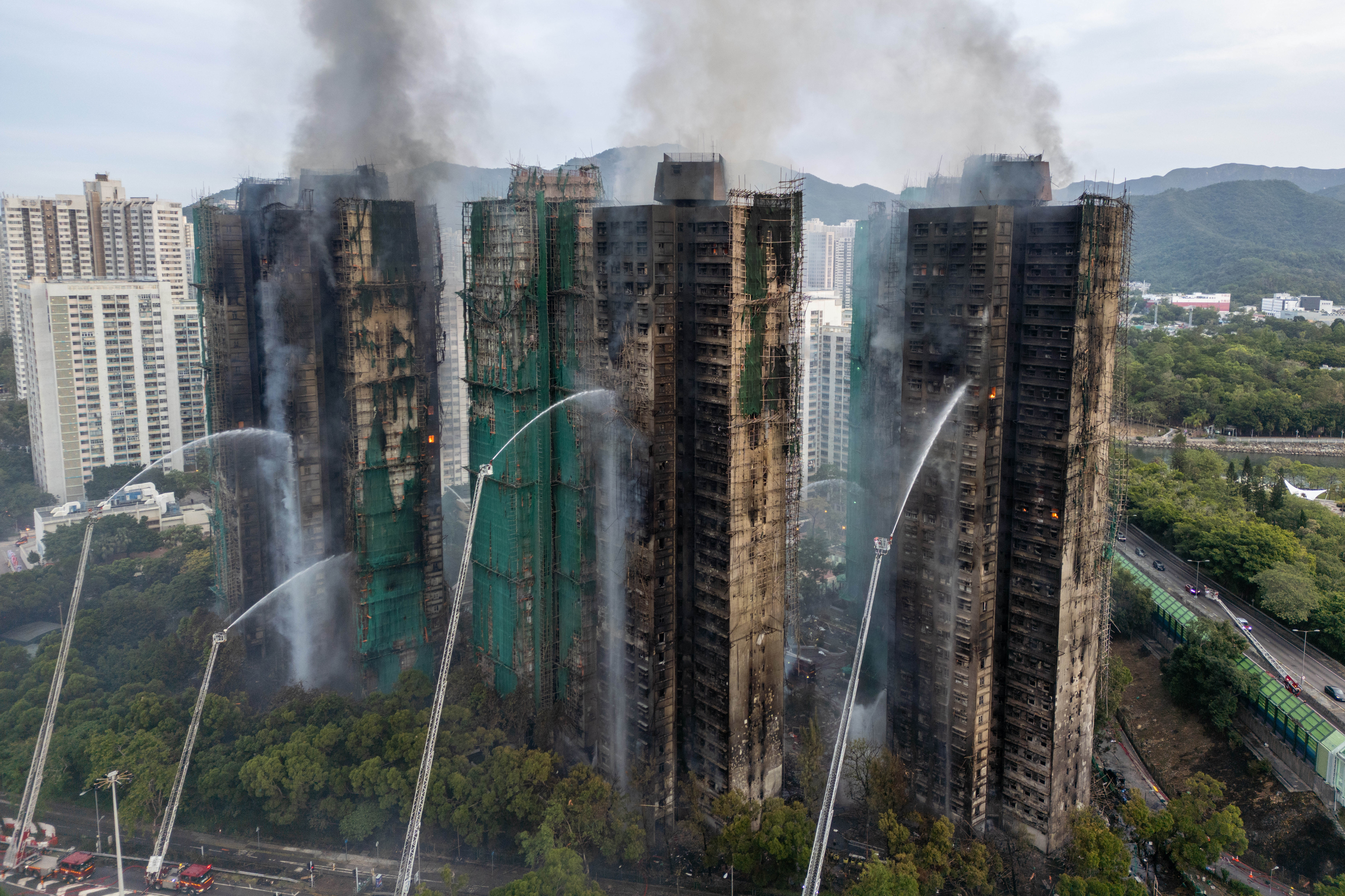 香港新界的大埔宏福苑日前發生嚴重大火，目前為止已有128人罹難、200多人持續失聯。（東方IC）