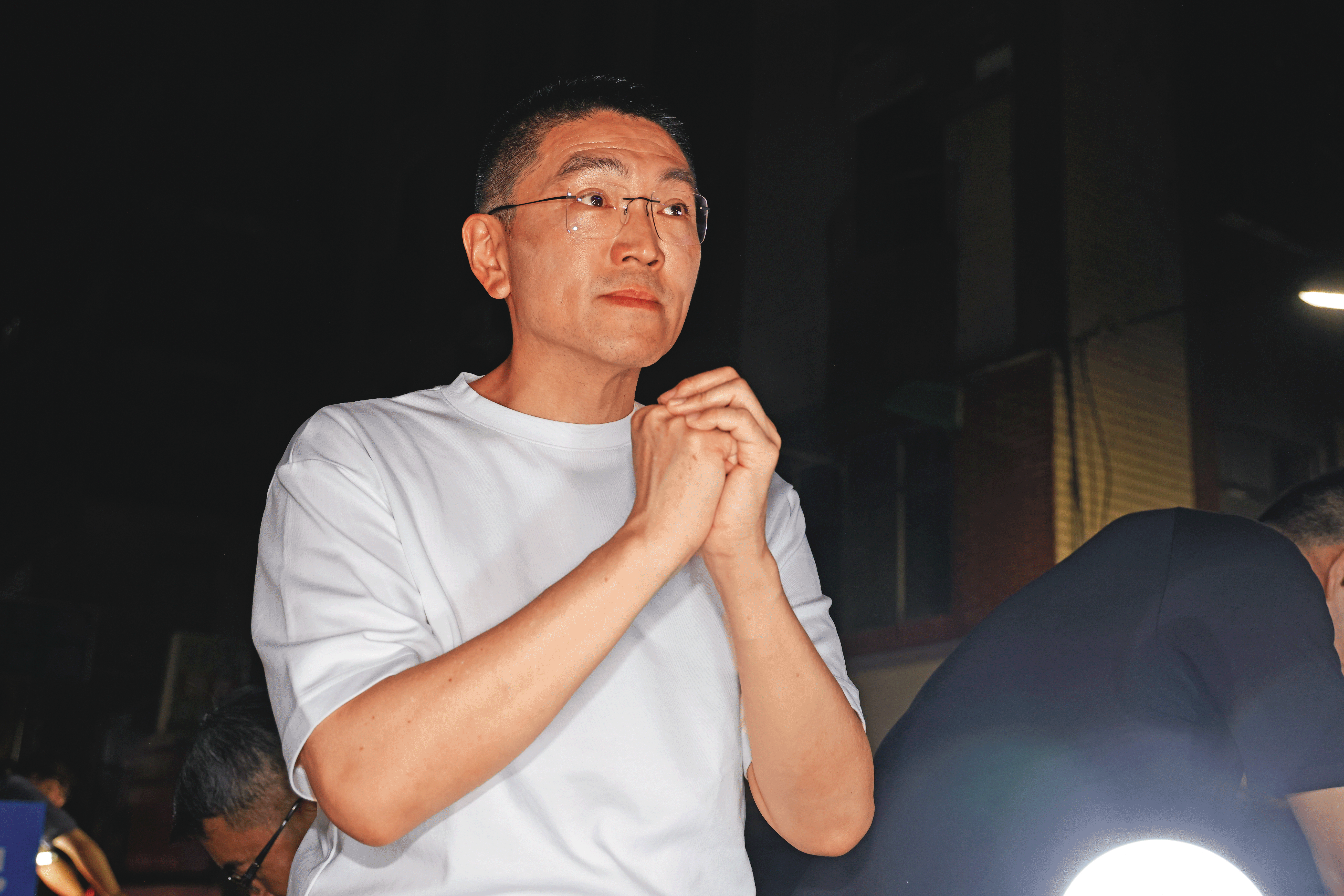 基隆市長謝國樑的媽媽捐二百萬元給民眾黨，被記在USB內，檢廉近日將以證人身分約談他到案說明。