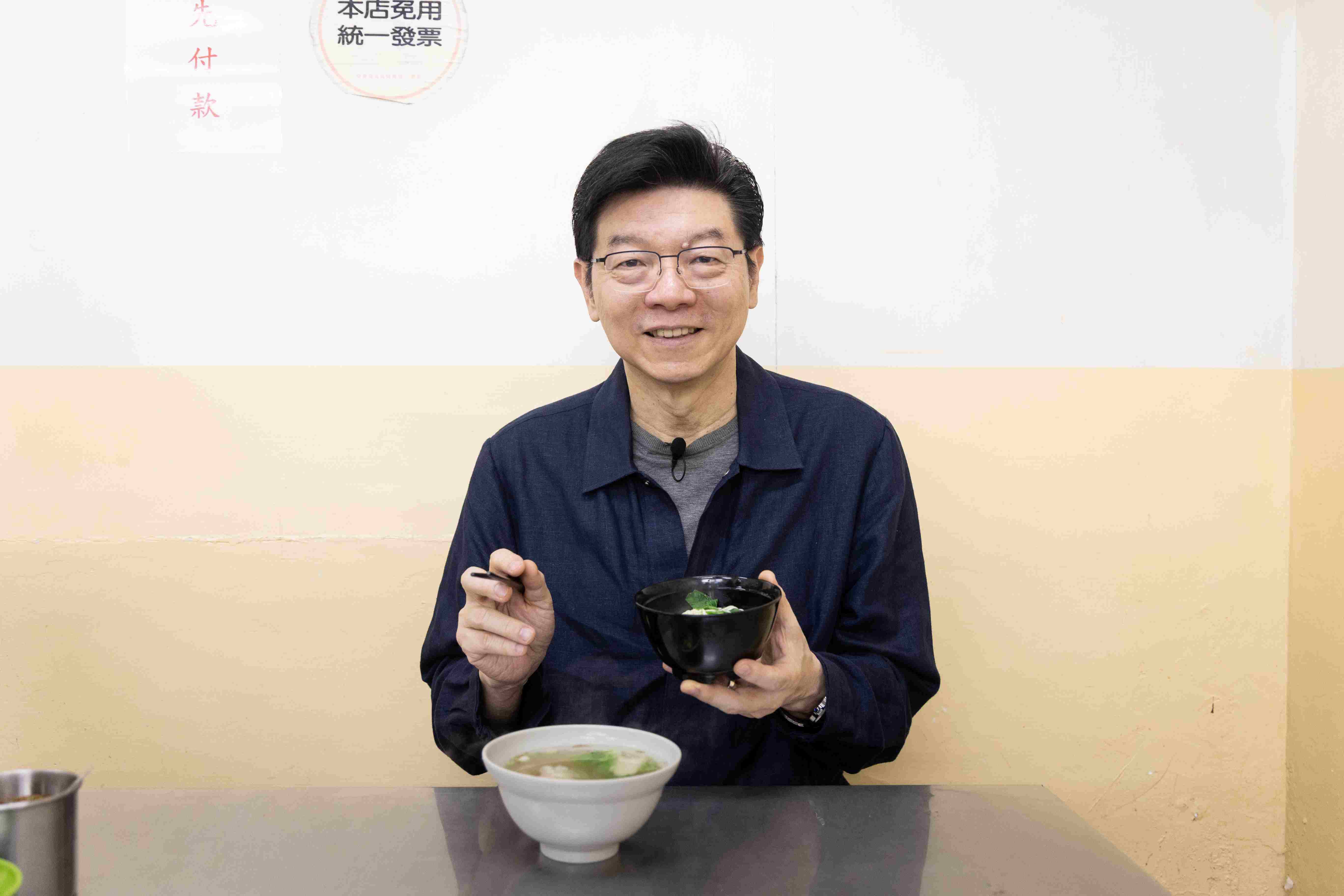已出版兩本《裴社長廚房手記》的裴偉，現在正走遍全台，籌備以小吃為主題的第三本美食書。