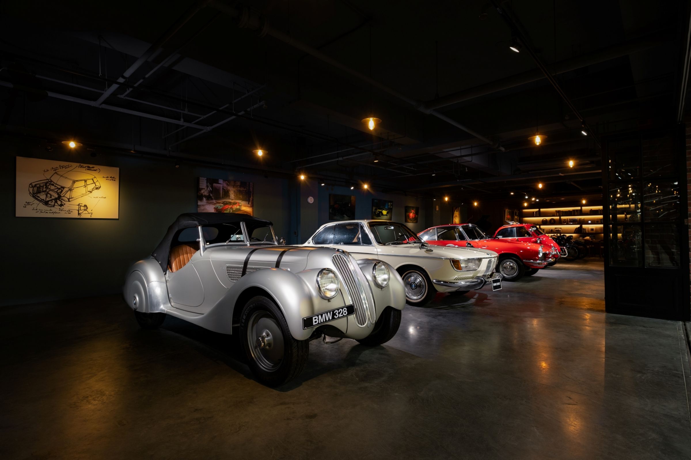 BMW桃園大桐展間B1更展出多款罕見的BMW與BMW Motorrad經典車型，展演BMW超越百年的精湛造車工藝與設計巧思