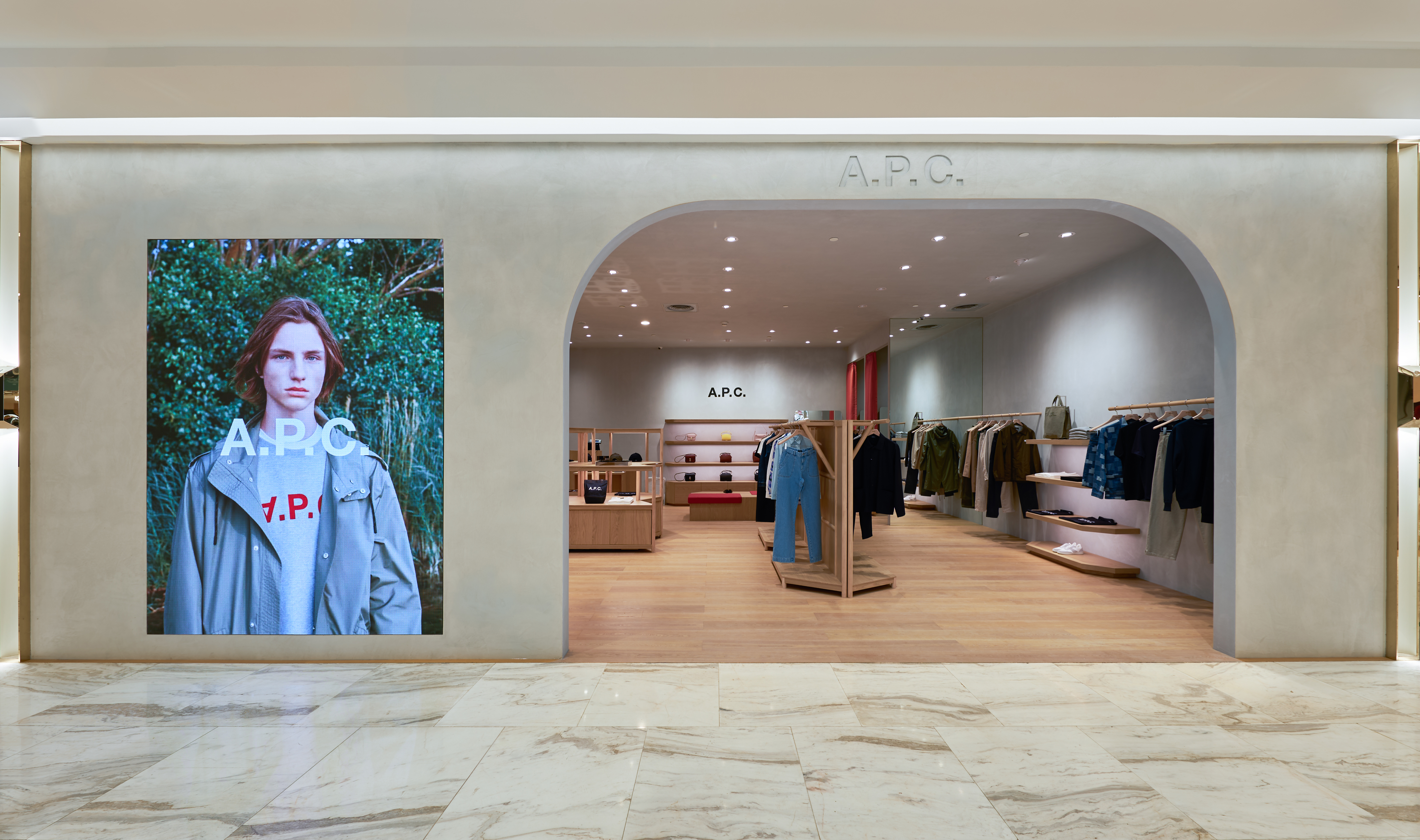 A.P.C.台灣首間旗艦店開設在SOGO復興館。（惇聚提供）