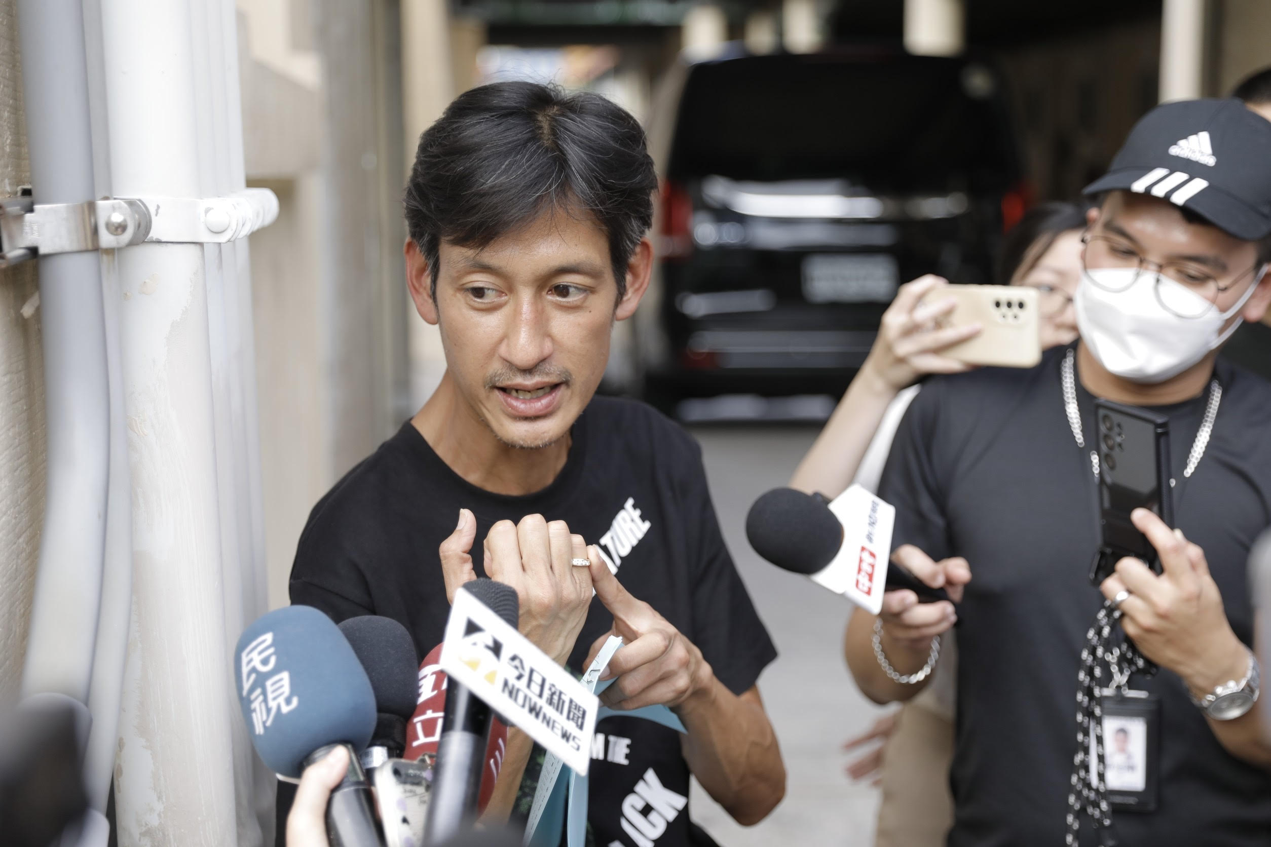 經過57天,唐治平終於到板橋殯儀館認屍簽字。