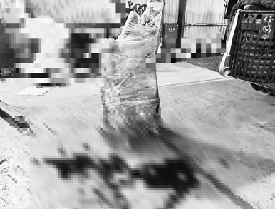 五股19歲搬家工人遭「200公斤水晶洞砸頭」血流滿地。 （翻攝畫面）