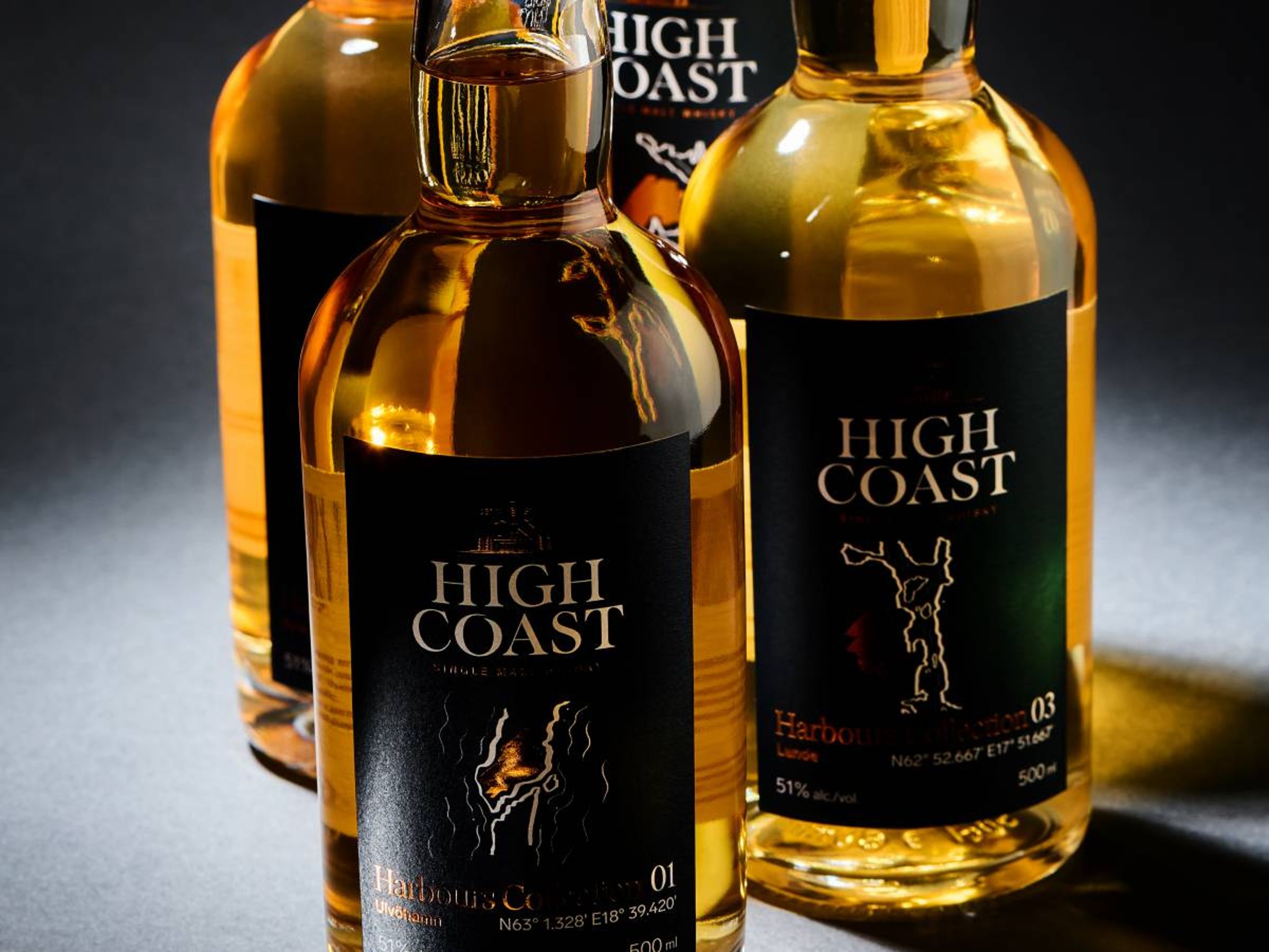 瑞典高岸HIGH COAST是市場上相當稀有的北歐威士忌，雖然它來自動畫《北海小英雄》《馴龍高手》描述的維京國度，卻有純淨優雅的風格，品飲它，就好像搭乘郵輪，駛進峽灣之中，賞盡山、海、河、木的美景。