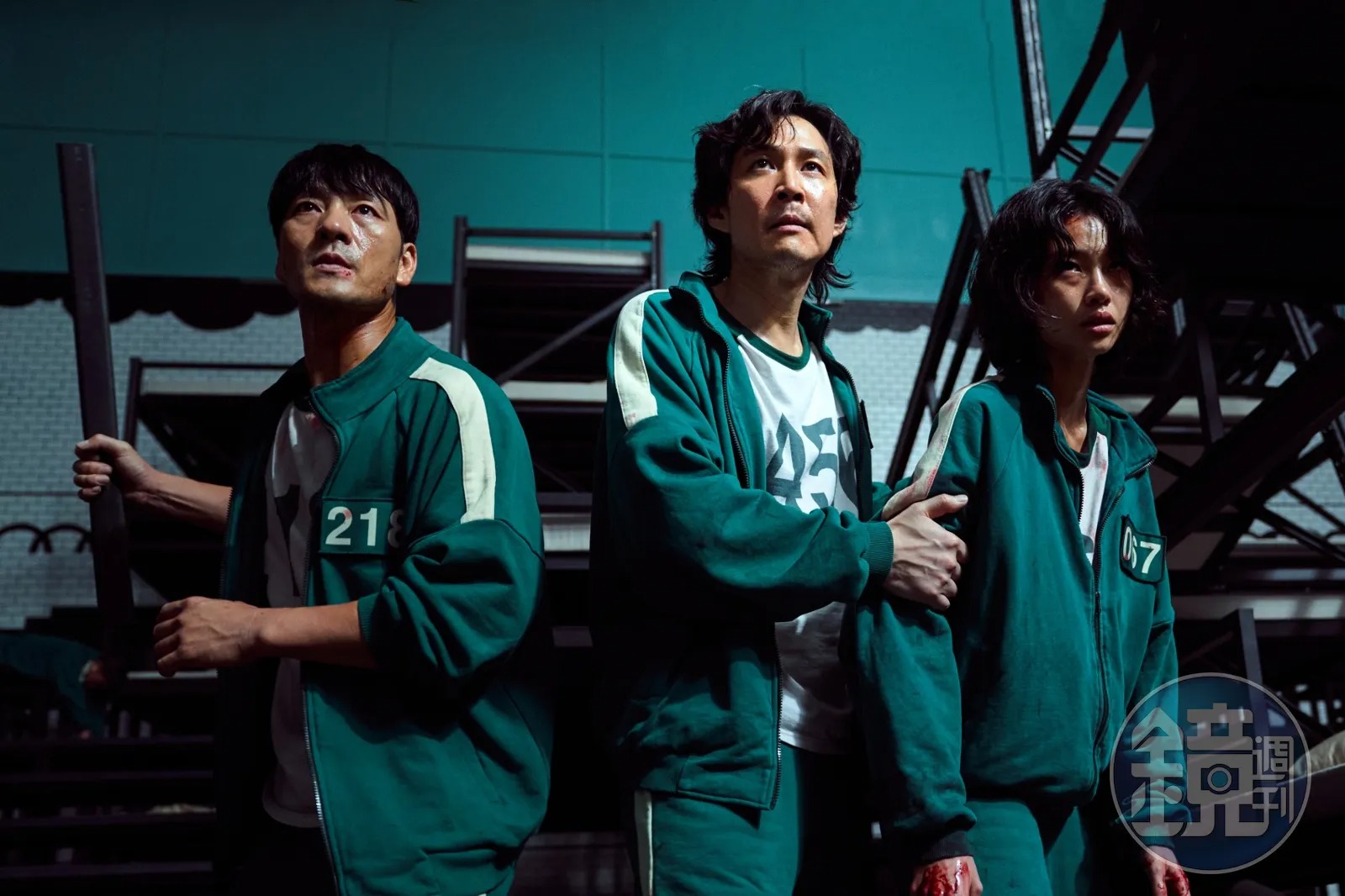 《魷魚遊戲》中所有參賽人員都穿上綠色復古運動服，但如果不是男主角李政宰穿，也未必能成為潮流符號。（Netflix提供）
