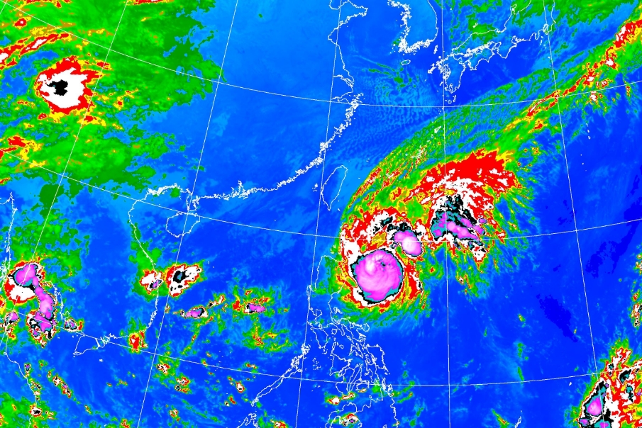 吳德榮今po文分析，依照目前模擬中颱銀杏已不侵台，秋颱「共伴效應」亦偏弱。（中央氣象署提供）
